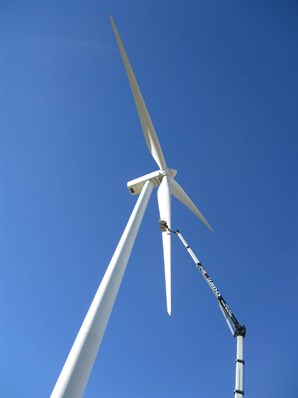 Oscillation Measurement on Wind Turbine Blade 3